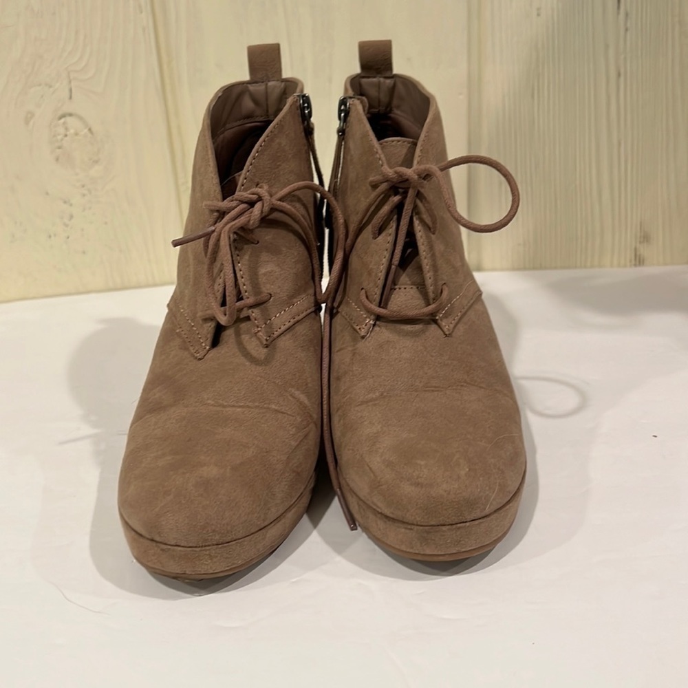 DOLCE vita wedges, size 9.5